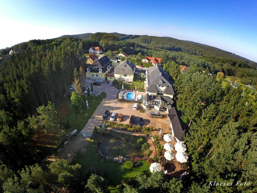Gosztola Gyoengye-Az Erdo Szallodaja Exterior photo